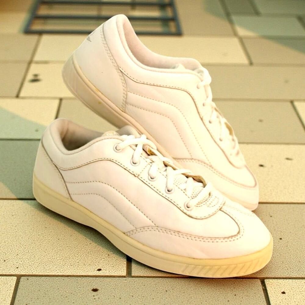 Easy Spirit Women's Triple White Athletic Sneakers - Size 6.5